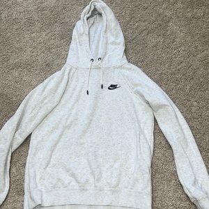 NIKE SPORTSWEAR WOMEN’S ESSENTIAL FLEECE PULLOVER HOODIE - BIRCH HEATHER